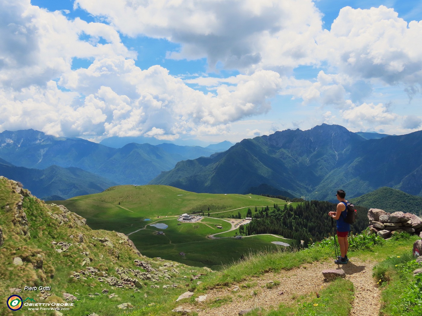 65 Dal sent. 109A bella vista sui Piani dell'Avaro.JPG